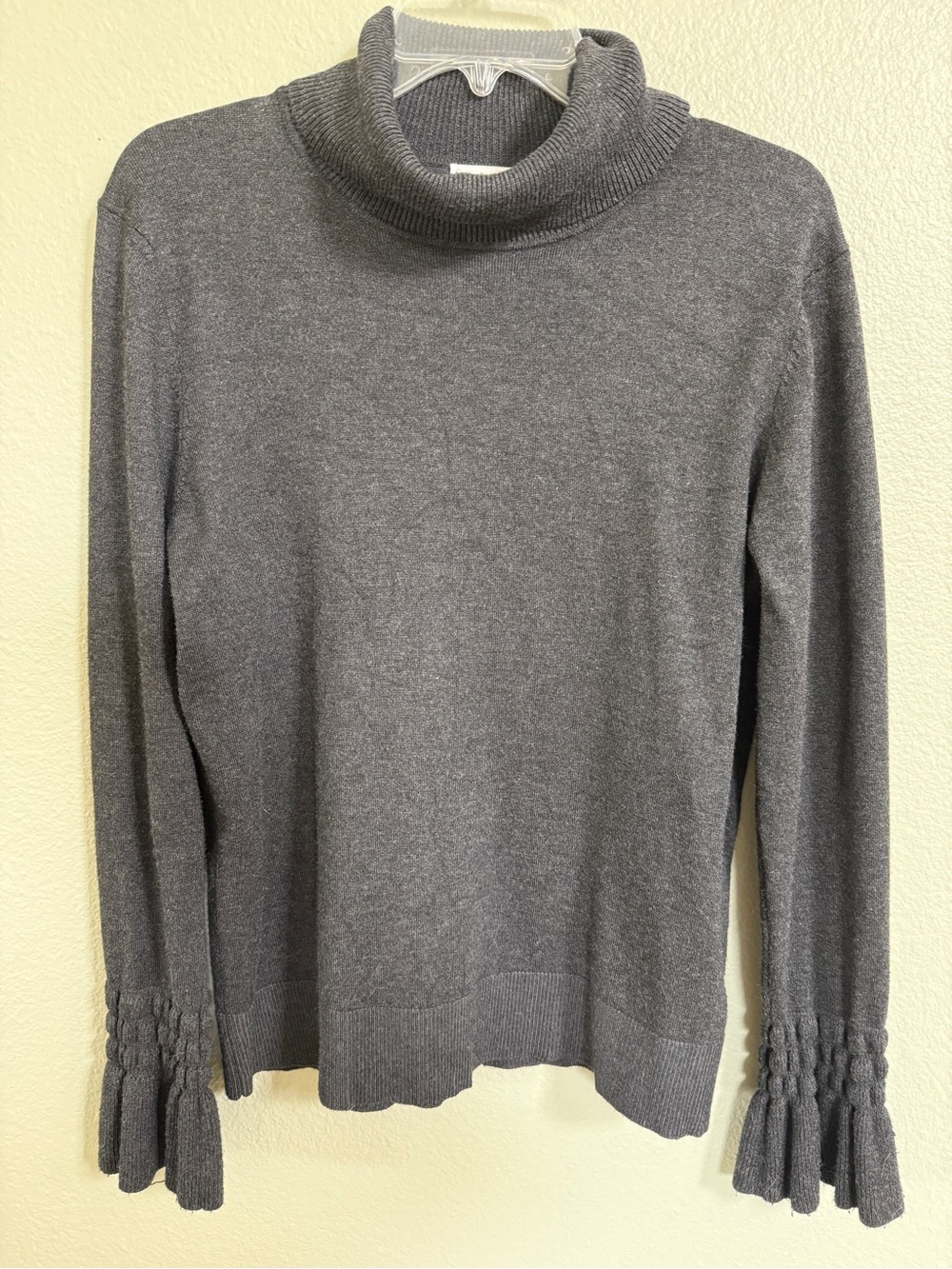 Neiman Marcus Classic Gray Turtleneck Sweater - Women